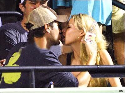 anna kournikova and enrique iglesias 2009. Enrique Iglesias (left) and