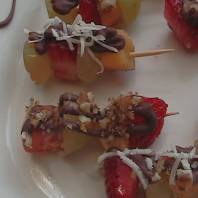 como hacer brochetas de frutas