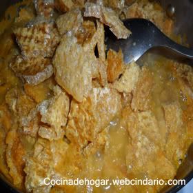chicharrón en salsa de tomate