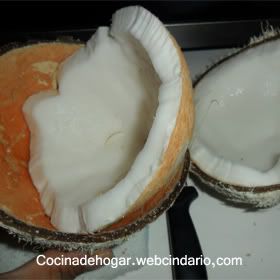 cómo partír un coco