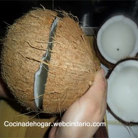 cómo partír un coco