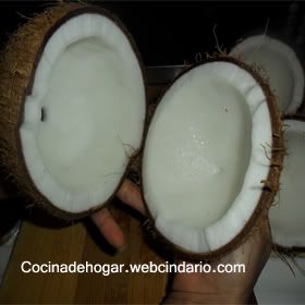 cómo partír un coco