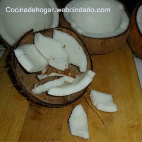 cómo partír un coco