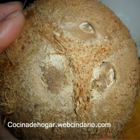 cómo partír un coco