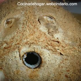 cómo partír un coco