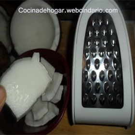 cómo rayar la carne de un coco
