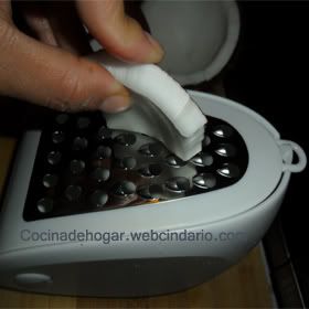 cómo rayar la carne de un coco