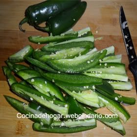 tamales mexicanos de rajas con queso