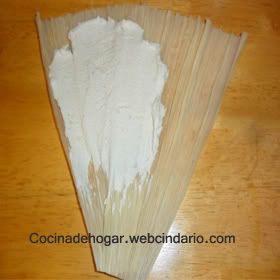 tamales mexicanos de rajas con queso