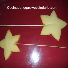 cómo colocar el palito a las galletas decoradas