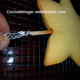 cómo colocar el palito a las galletas decoradas
