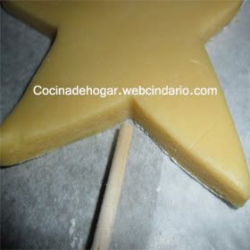 cómo colocar el palito a las galletas decoradas