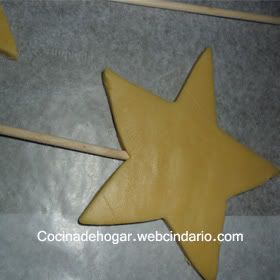 cómo colocar el palito a las galletas decoradas