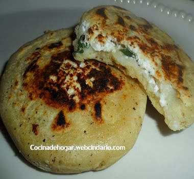 gorditas de frijoles y requesón