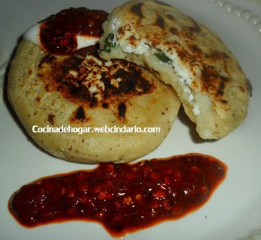 gorditas de frijoles y rquesón