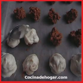 chocolates rellenos de crema de cacahuate-maní