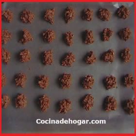 chocolates rellenos de crema de cacahuate-maní